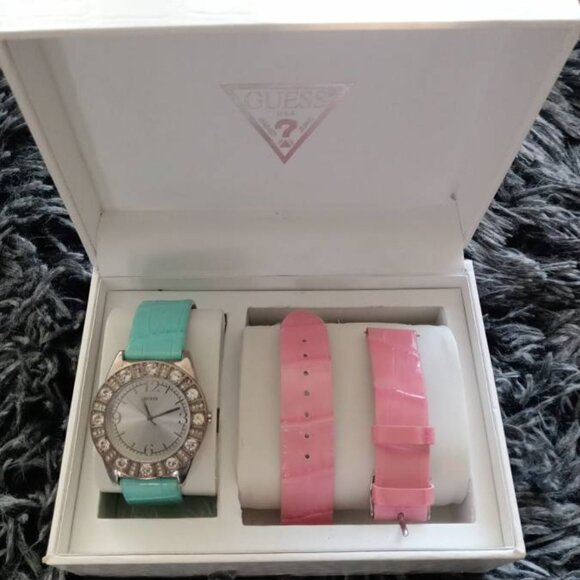 Women's Watch - Interchangeable Straps - Picture 2 of 4